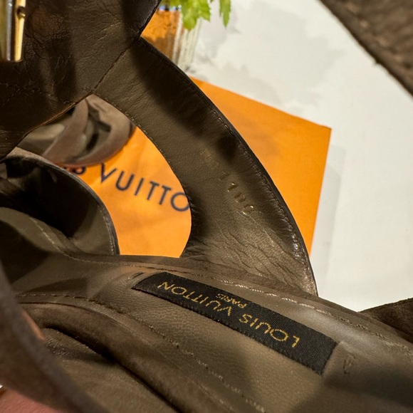 New & Authentic Louis Vuitton Leather Gladiator sandals - Picture 13 of 14